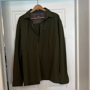 Patagonia Men's Dark Olive Lightweight Snap Dry Shirt Jacket